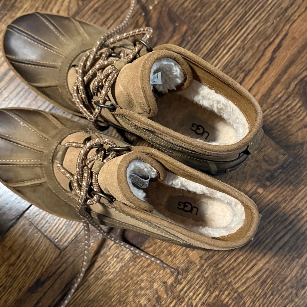 UGG Greda Duck Boots - Picture 3 of 5
